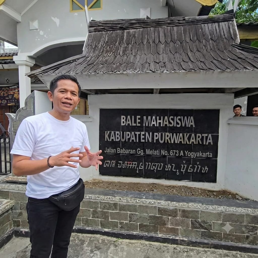 Dampingi KDM ke Yogyakarta, Bupati Purwakarta Saepul Bahri Binzein Perbaiki Gerbang Asrama Mahasiswa