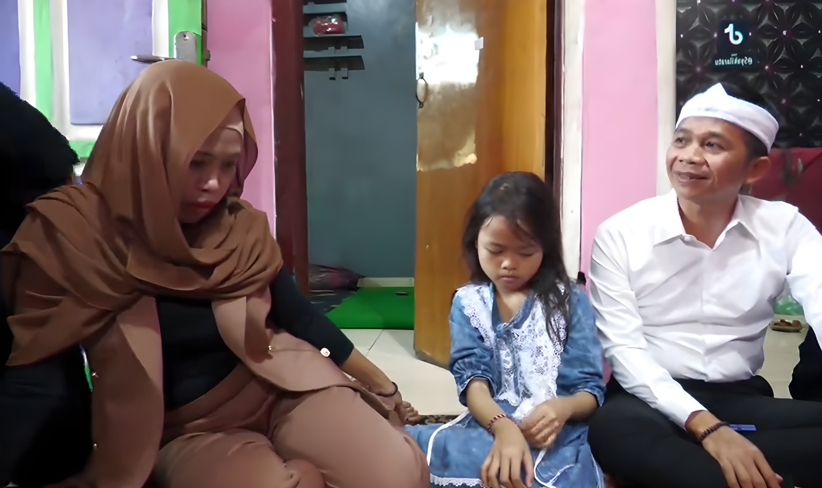 Om Zein Takziyah ke Rumah Duka Security PJT II, Terima Curhatan Kades Kembang Kuning