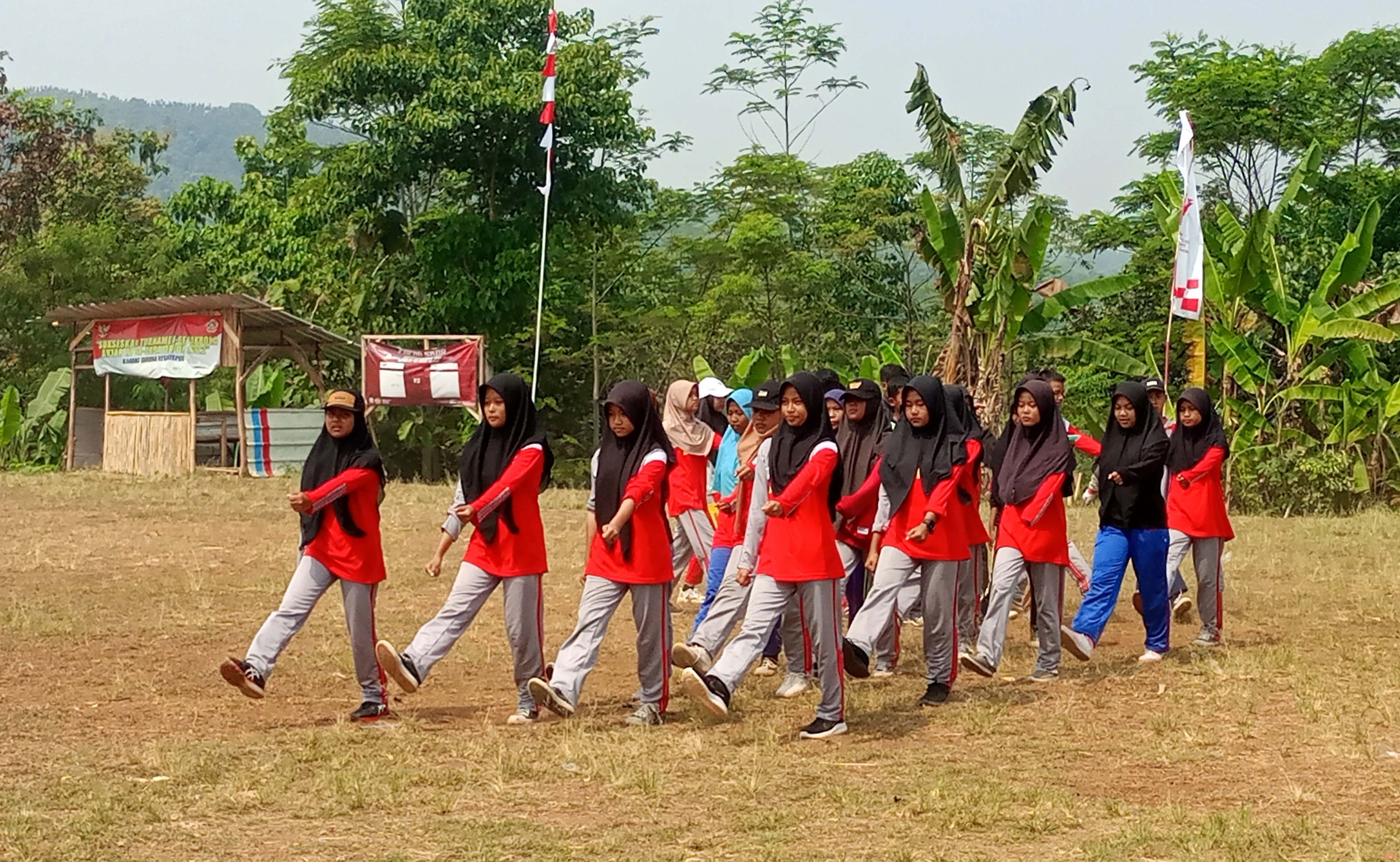 Paskibra SMP Negeri 6 Darangdan Kembali Latihan, Semangat Yang Tak Pernah Padam